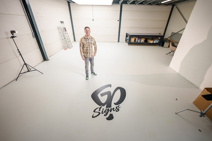 GP Signs · Garage RAL 7035